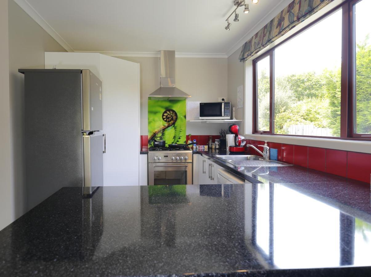 Mokonui Cottage - Te Anau Holiday Home エクステリア 写真